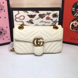Minibolso GG Marmont de matelassé GUCCI
