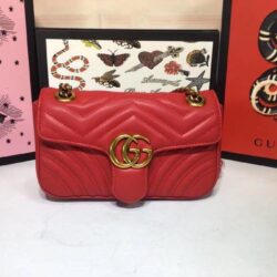 Minibolso GG Marmont de matelassé GUCCI