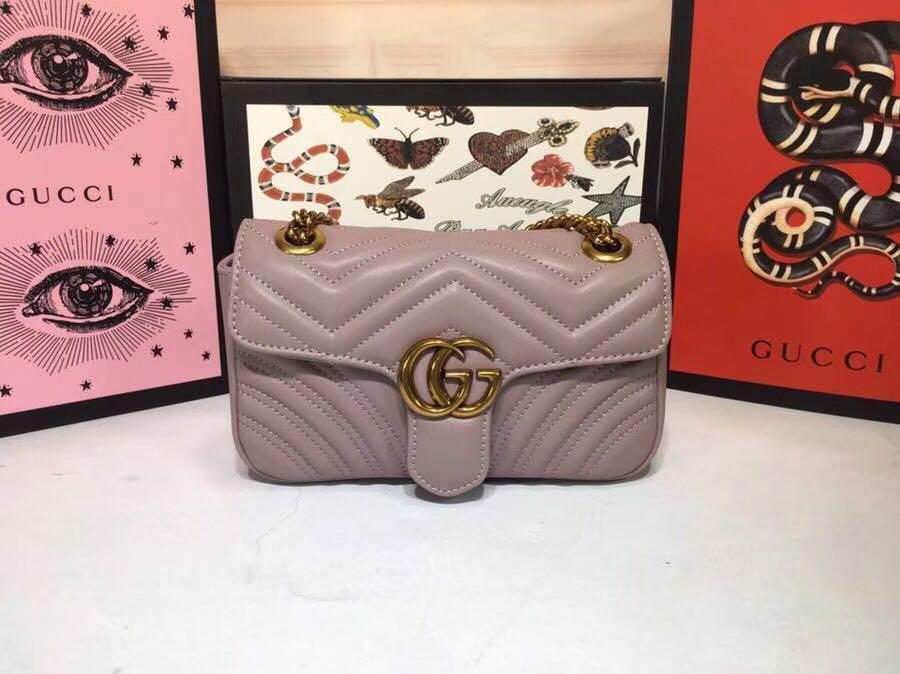 Minibolso GG Marmont de matelassé GUCCI