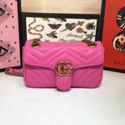 Minibolso GG Marmont de matelassé GUCCI