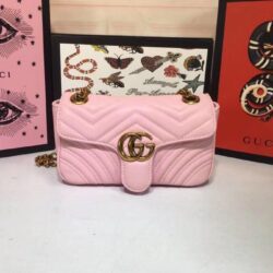 Minibolso GG Marmont de matelassé GUCCI