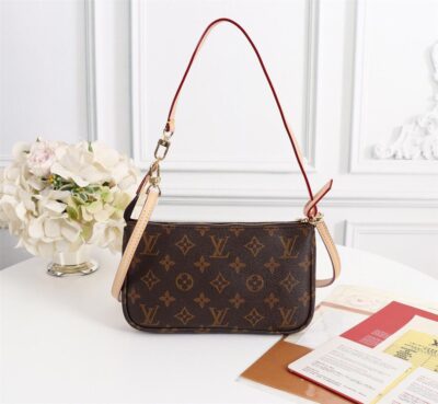 POCHETTE ACCESSOIRES Louis Vuitton - Imagen 4