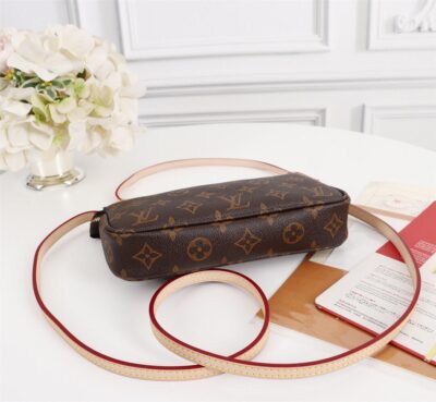 POCHETTE ACCESSOIRES Louis Vuitton - Imagen 5