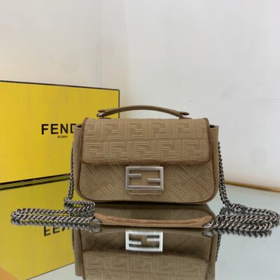 Bolso Fendi Baguette Chain Midi - Imagen 2