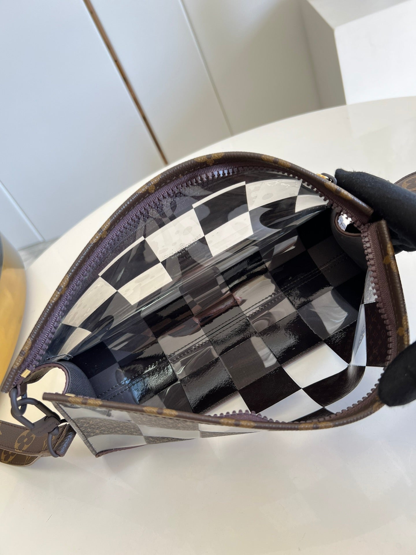 Cartera de mano Standing Louis Vuitton - Imagen 6