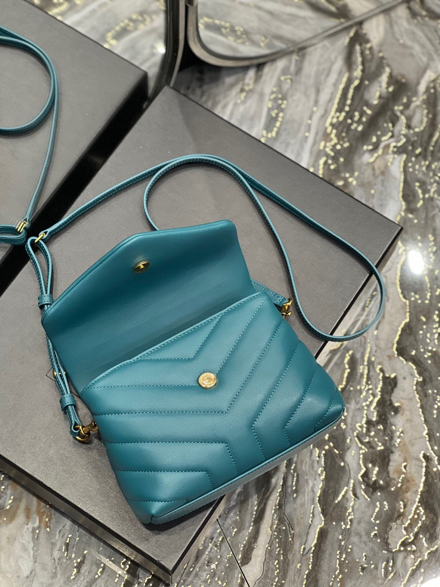 Bolso Loulou Toy YSL - Imagen 8