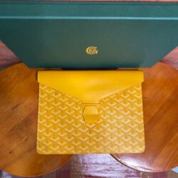 Pochette GOYARD