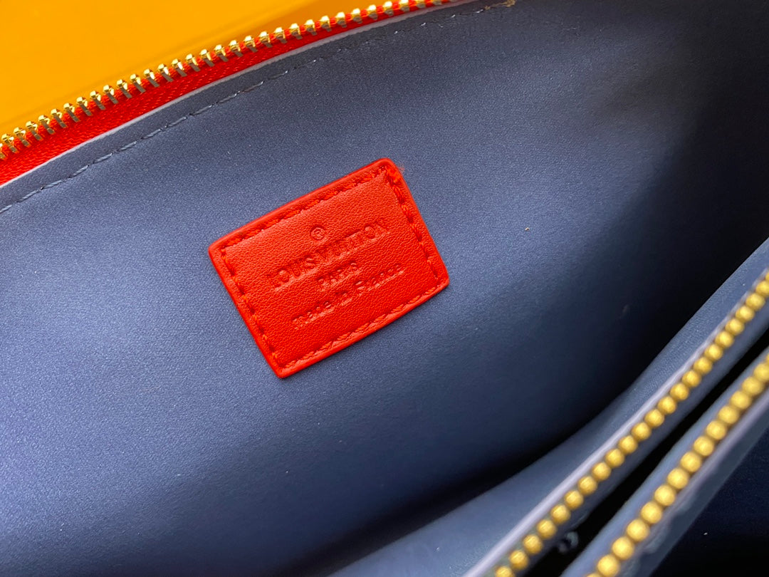 Bolso Coussin PM Louis Vuitton - Imagen 9