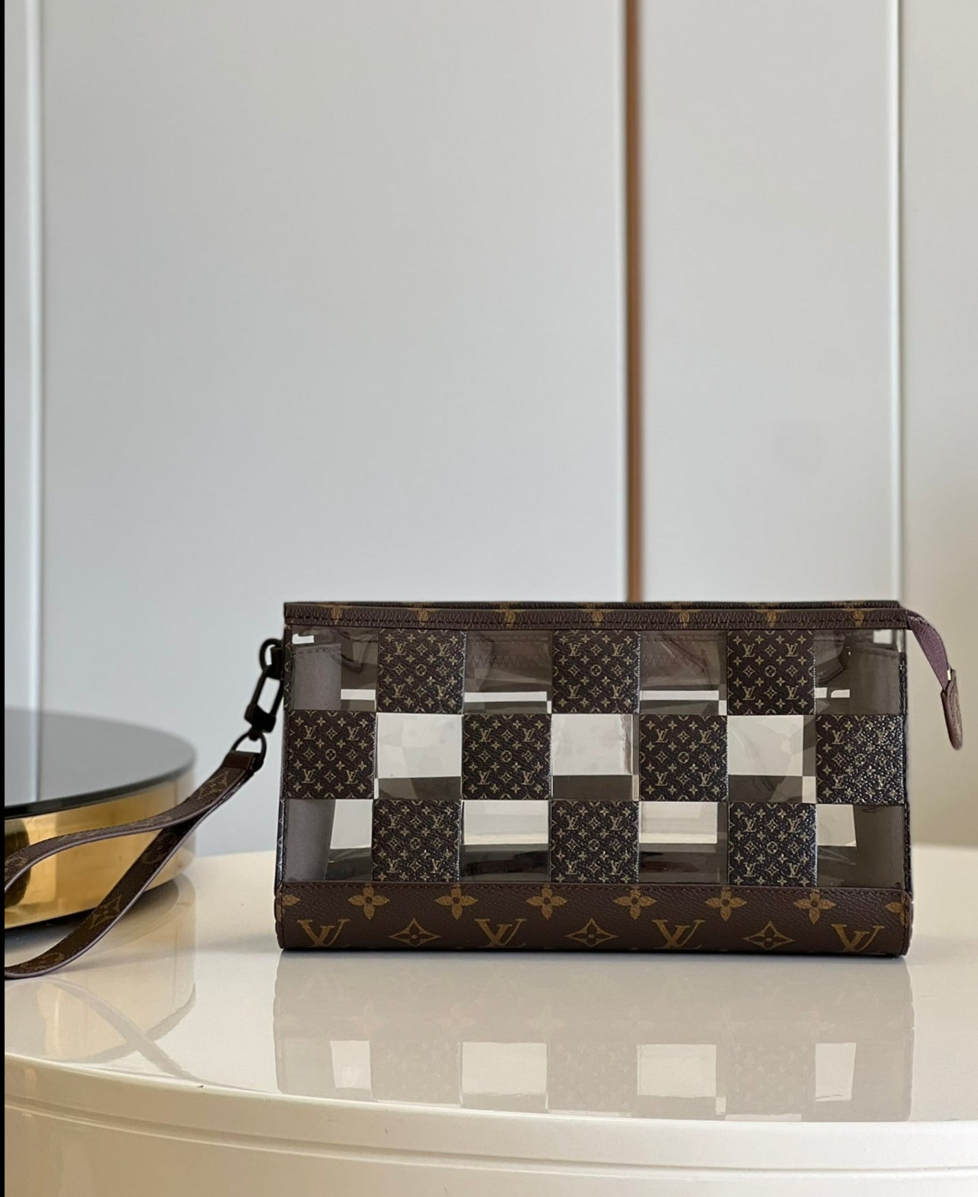 Cartera de mano Standing Louis Vuitton
