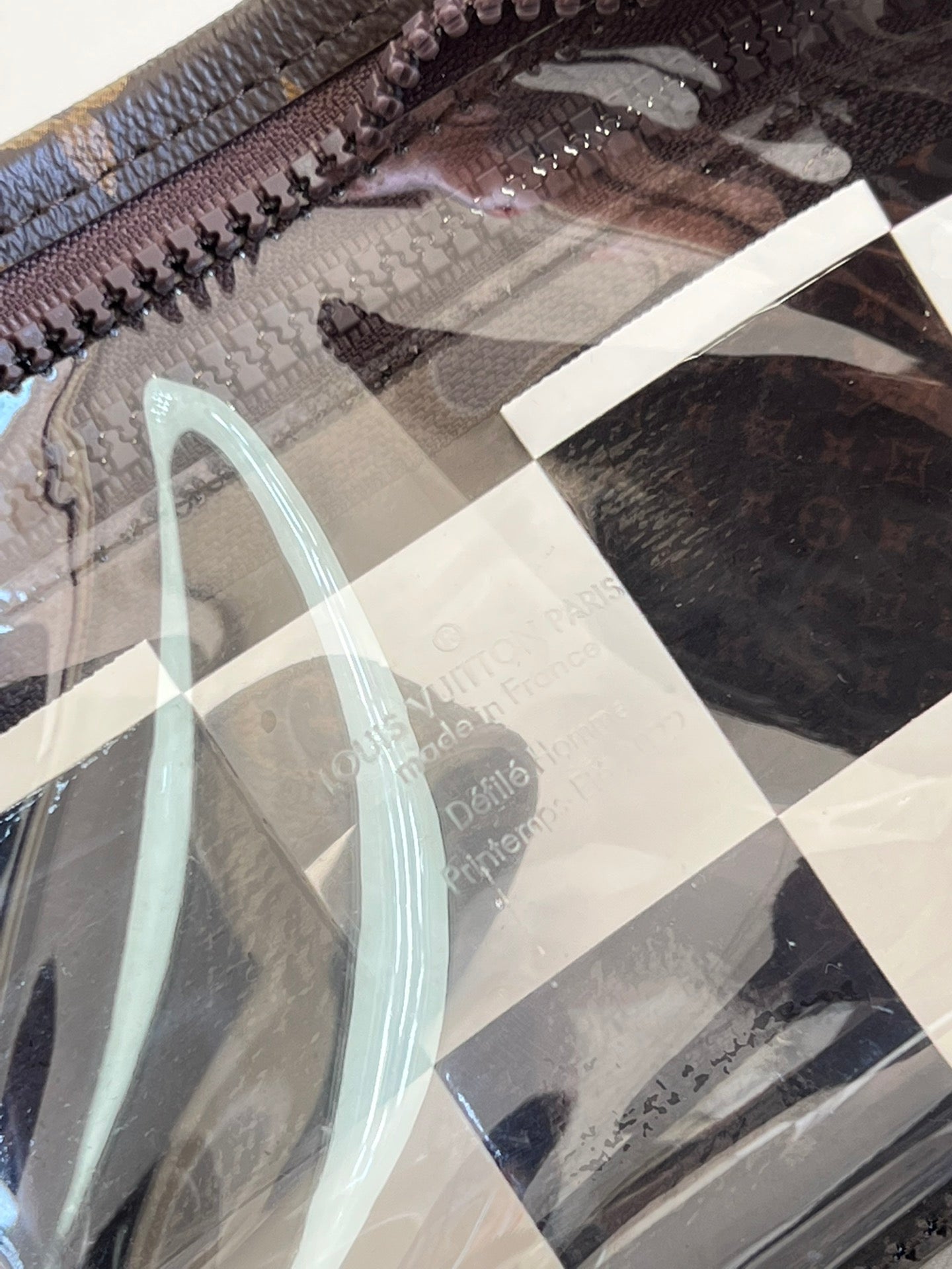 Cartera de mano Standing Louis Vuitton - Imagen 9