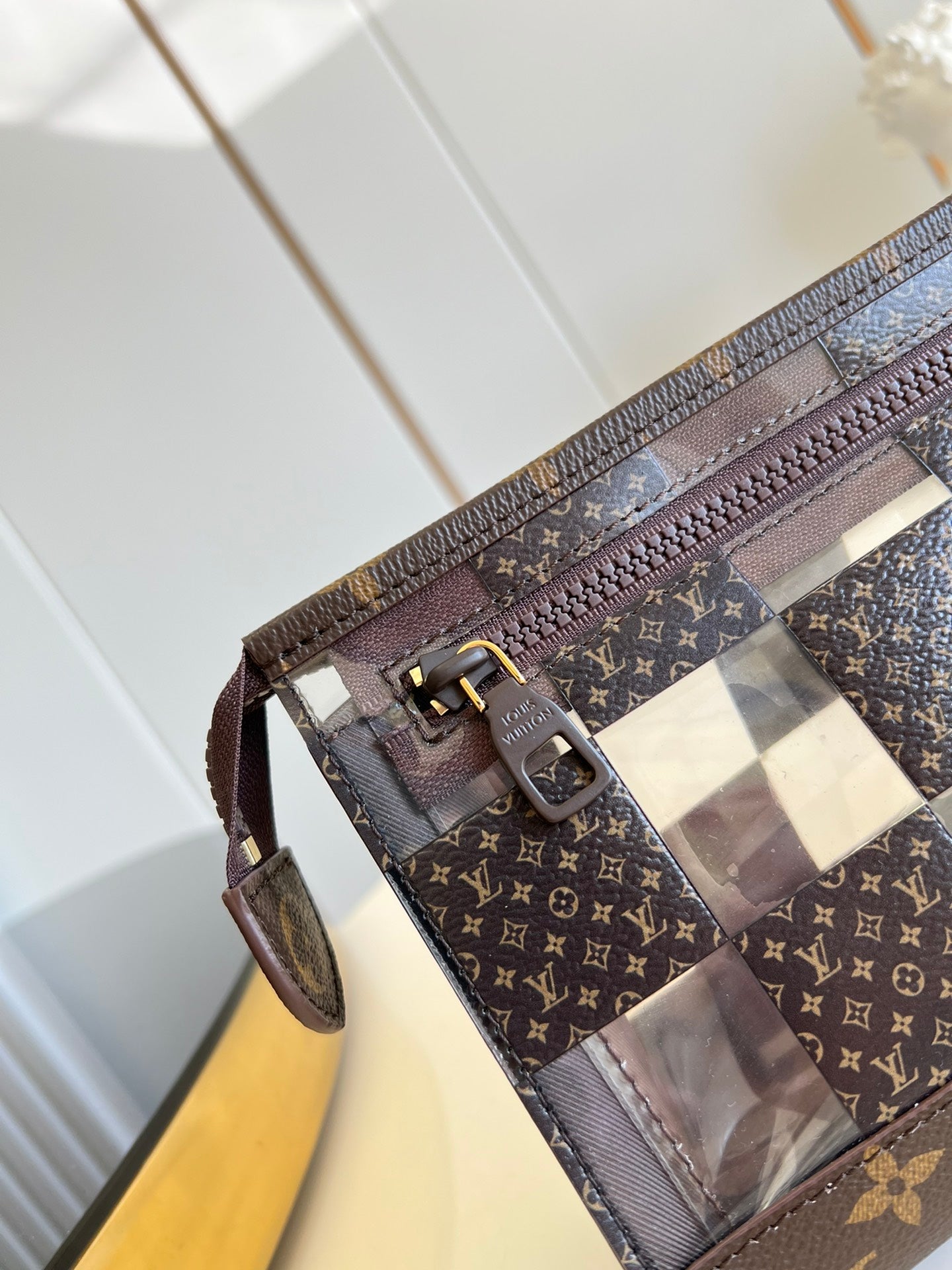 Cartera de mano Standing Louis Vuitton - Imagen 8