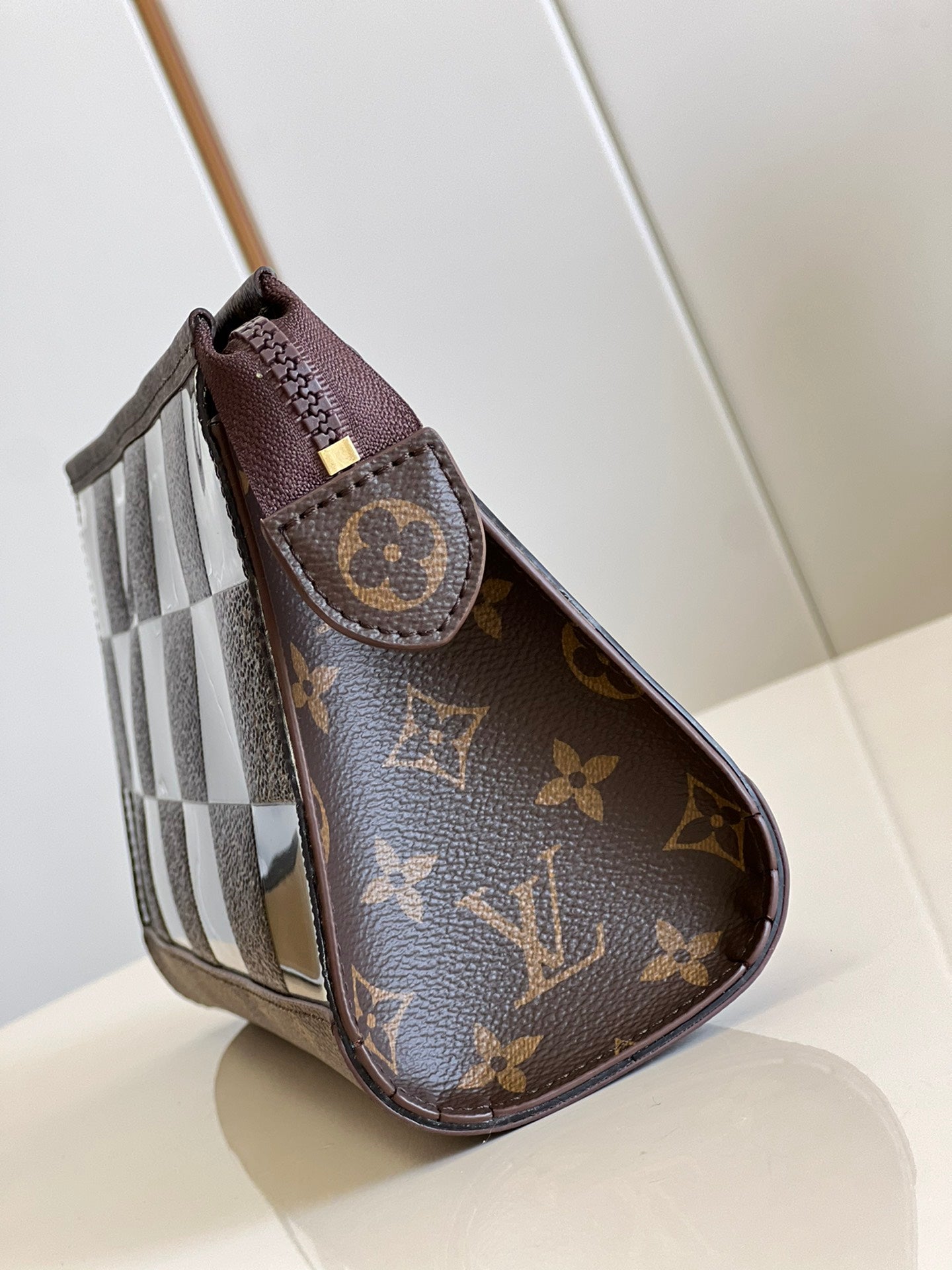 Cartera de mano Standing Louis Vuitton - Imagen 3