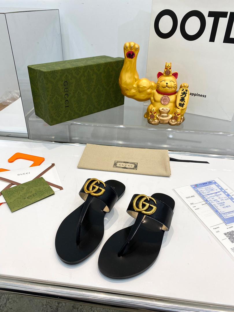 Chancla de Piel con Doble G Gucci - Imagen 4