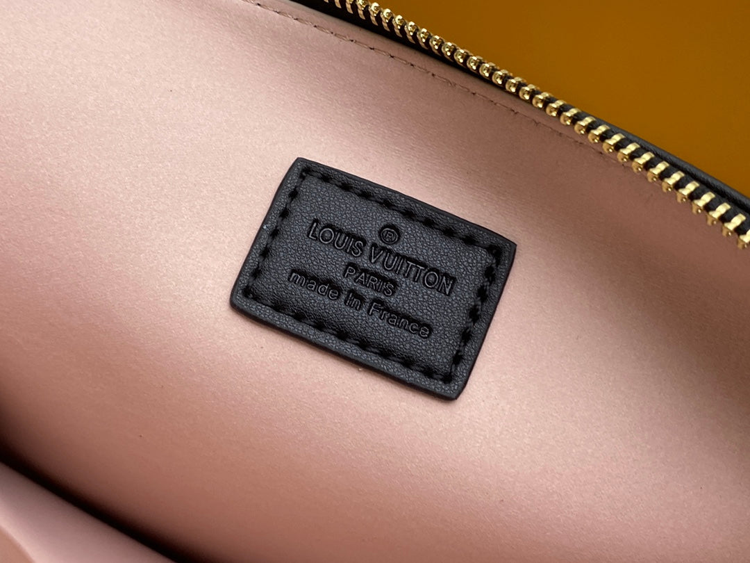Bolso Coussin PM Louis Vuitton - Imagen 9