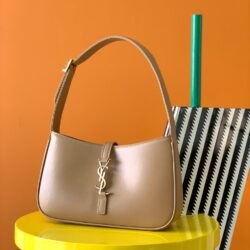 Bolso estilo hobo le 5 à 7 YSL