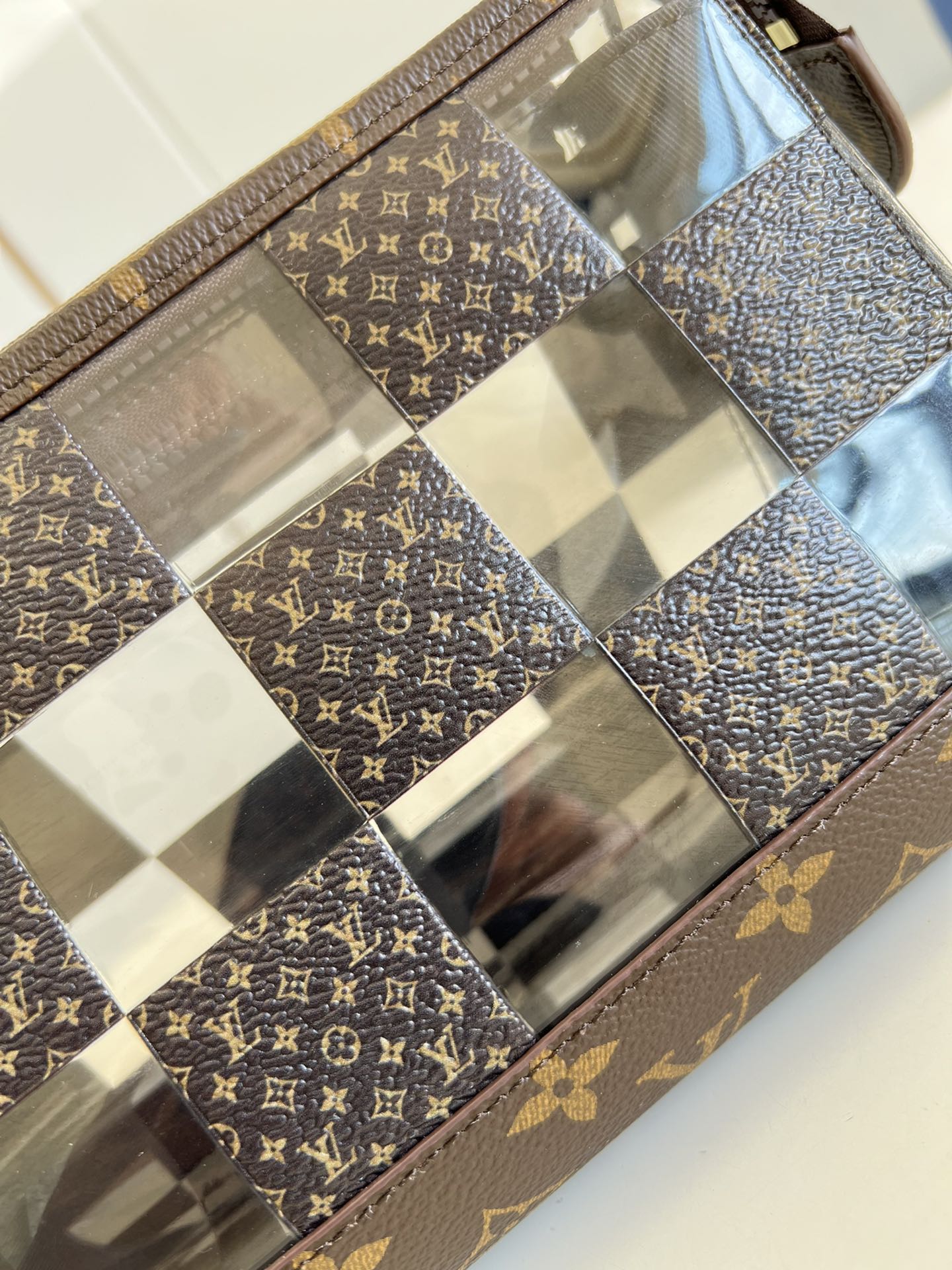 Cartera de mano Standing Louis Vuitton - Imagen 7