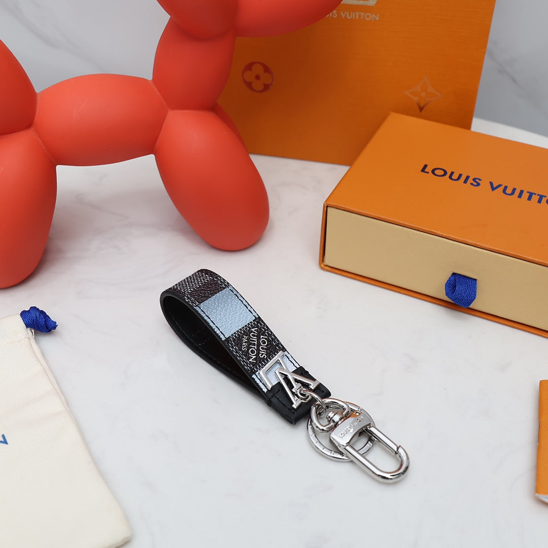 Colgante y llavero Damierama Tab Louis Vuitton - Imagen 2