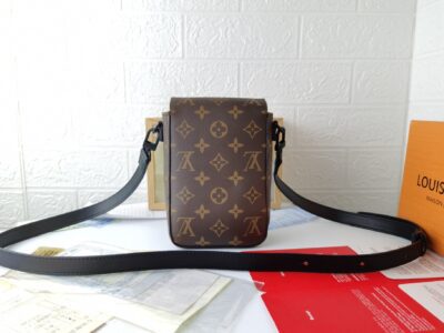 Bolso S-Lock Vertical con bandolera  LOUIS VUITTON - Imagen 3