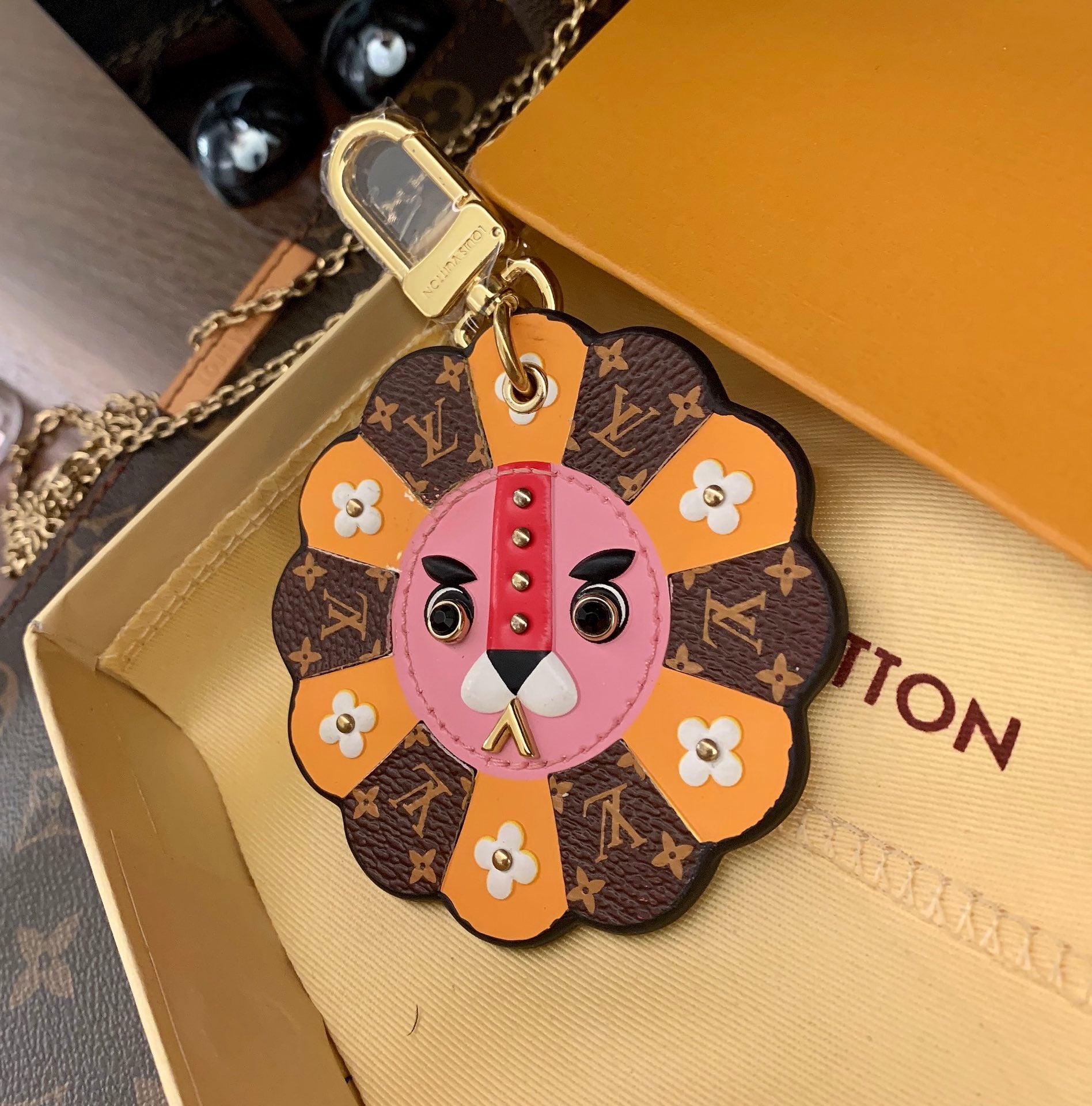 Colgante y llavero lion Louis Vuitton - Imagen 5