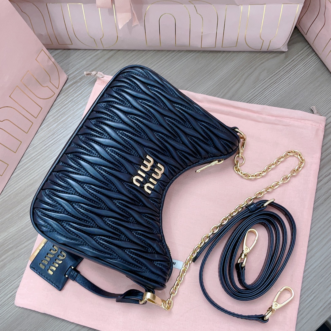 Bolso bandolera de napa Matelassé Miu Miu - Imagen 5