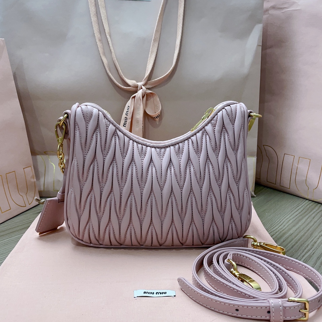 Bolso bandolera de napa Matelassé Miu Miu - Imagen 4