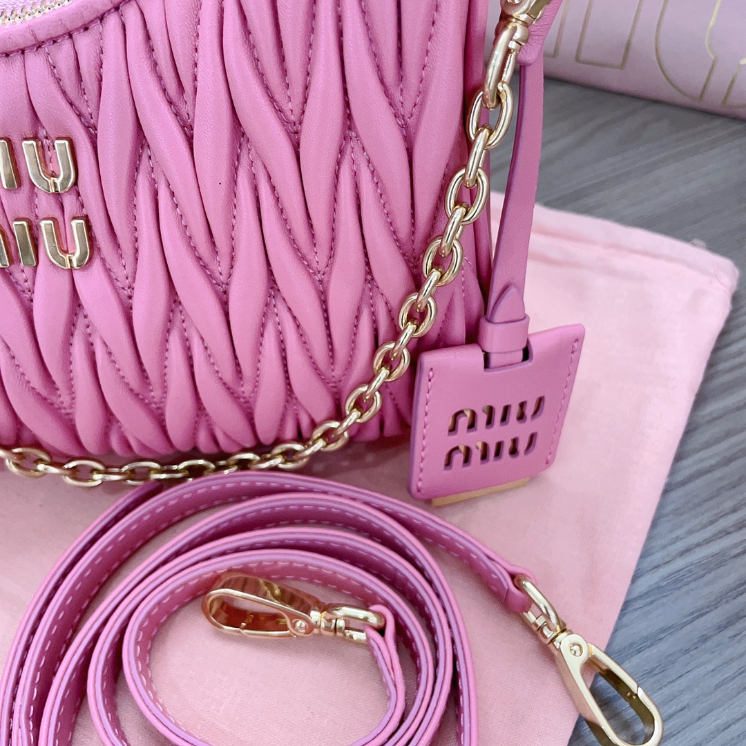 Bolso bandolera de napa Matelassé Miu Miu - Imagen 7