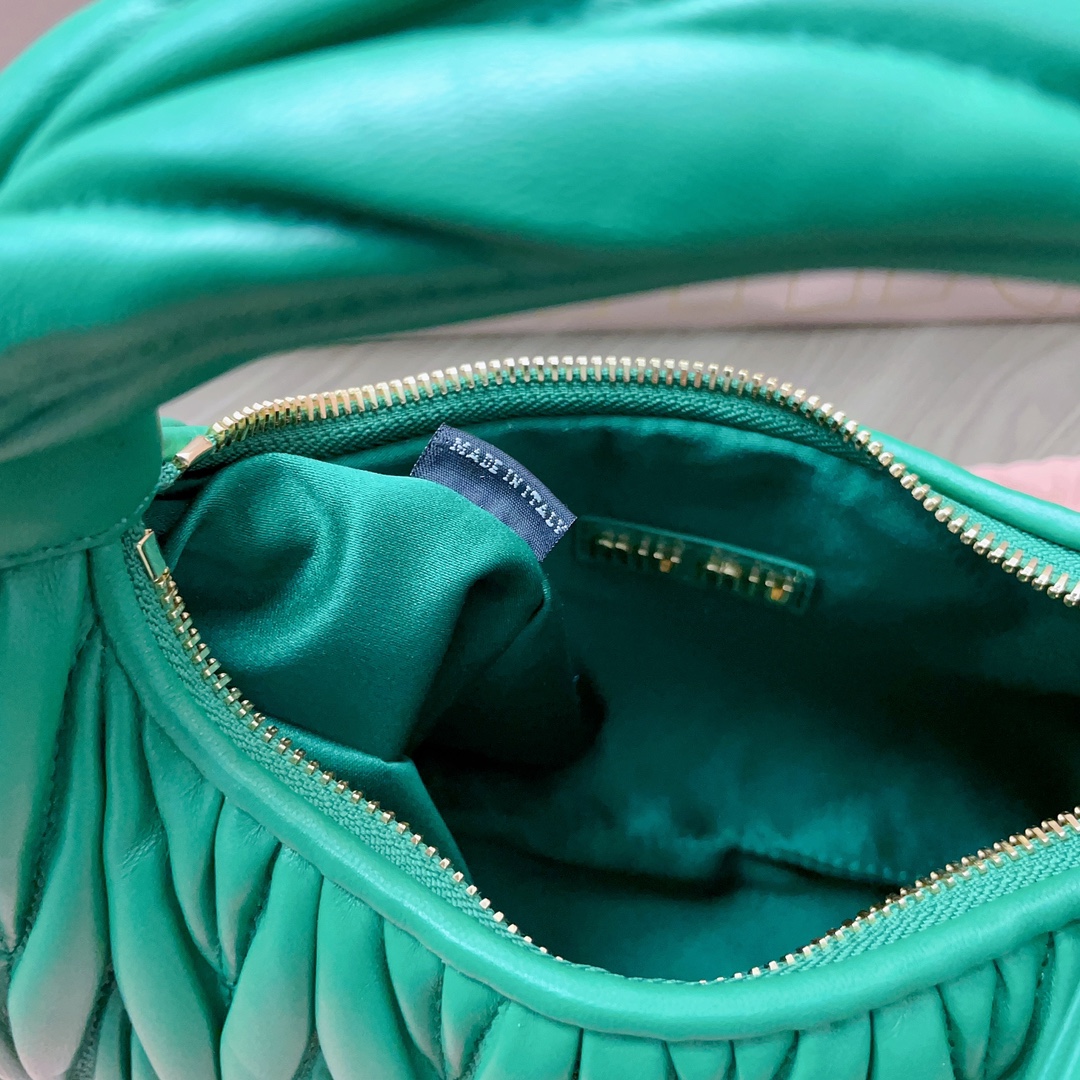 Bolso hobo Wander Miu Miu - Imagen 9