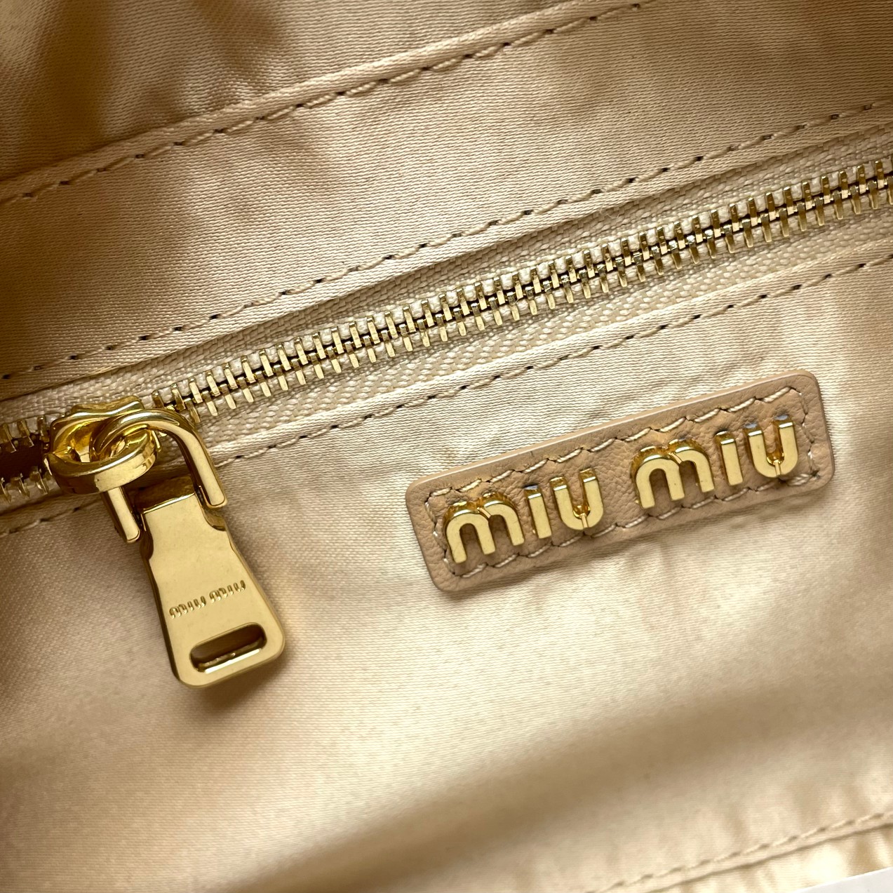 Bolso Arcadie de napa Matelassé Miu Miu - Imagen 8