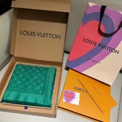 Bufanda LV Monogram LOUIS VUITTON