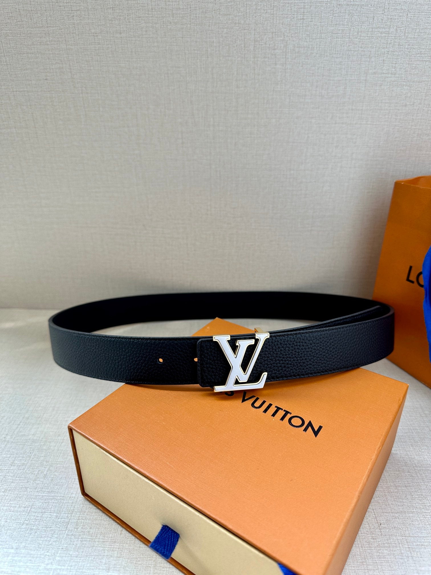 Cinturón LV Initiales LOUIS VUITTON