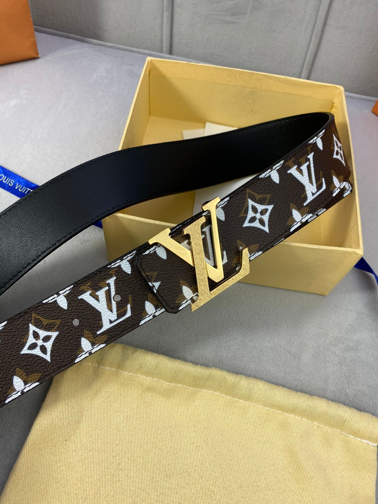 Cinturón Reversible LV Initials LOUIS VUITTON - Imagen 3