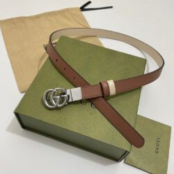 Cinturón GG Marmont estrecho reversible GUCCI