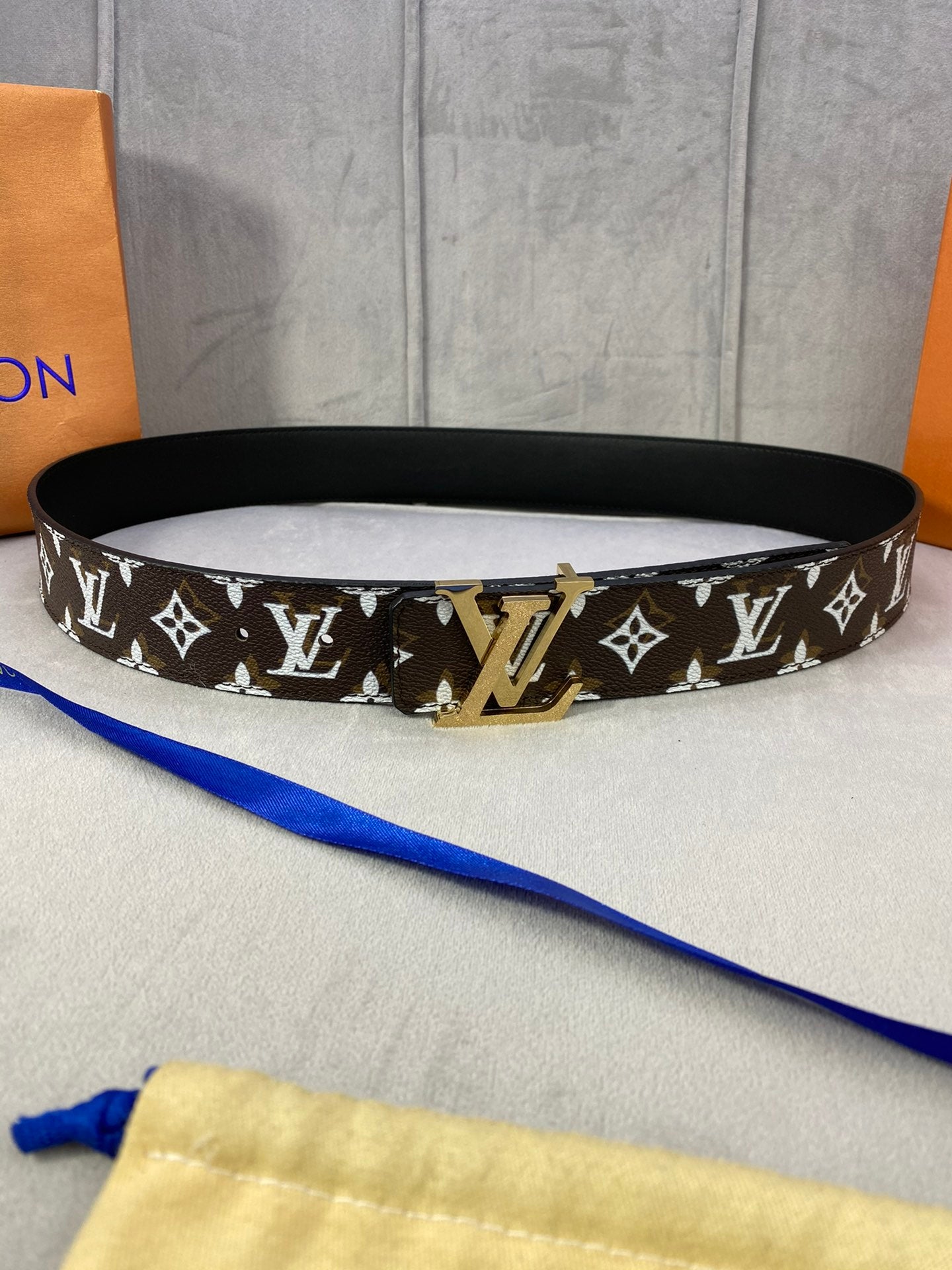 Cinturón Reversible LV Initials LOUIS VUITTON