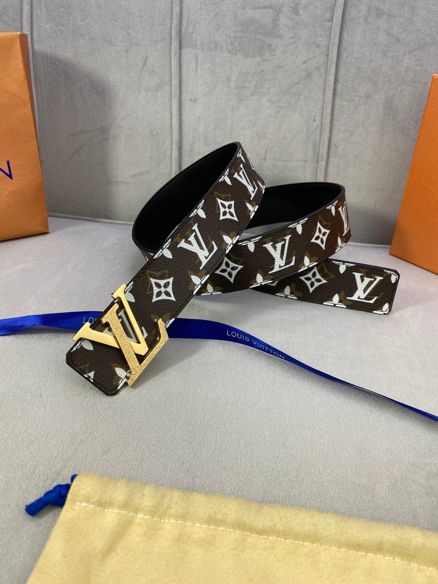 Cinturón Reversible LV Initials LOUIS VUITTON - Imagen 2