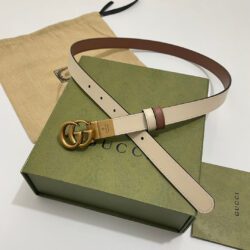 Cinturón GG Marmont estrecho reversible GUCCI