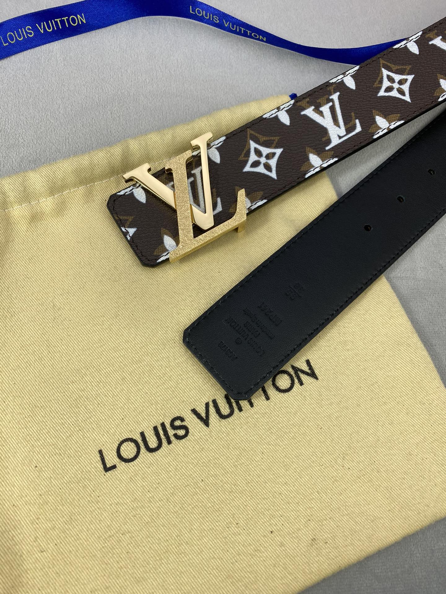 Cinturón Reversible LV Initials LOUIS VUITTON - Imagen 4