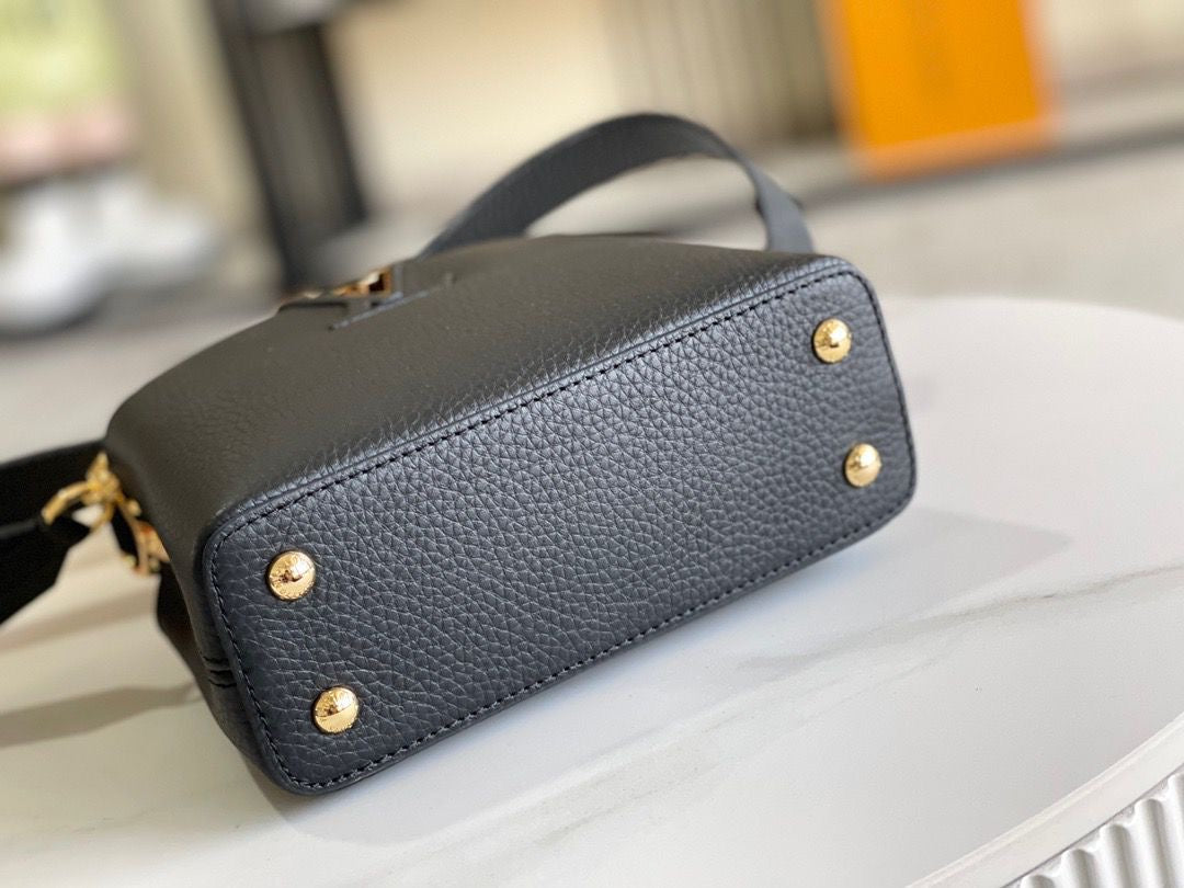 BOLSO CAPUCINES MINI Louis Vuitton - Imagen 7