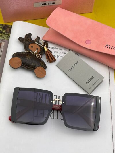 Gafas de sol cuadradas MIU MIU