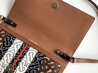 Cartera en lona ecológica con motivo de rayas y monogramas y cadena BURBERRY - KJ PLUS