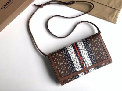 Cartera en lona ecológica con motivo de rayas y monogramas y cadena BURBERRY - KJ PLUS