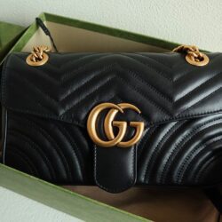 Bolso de Hombro GG Marmont Pequeño de Matelassé Gucci