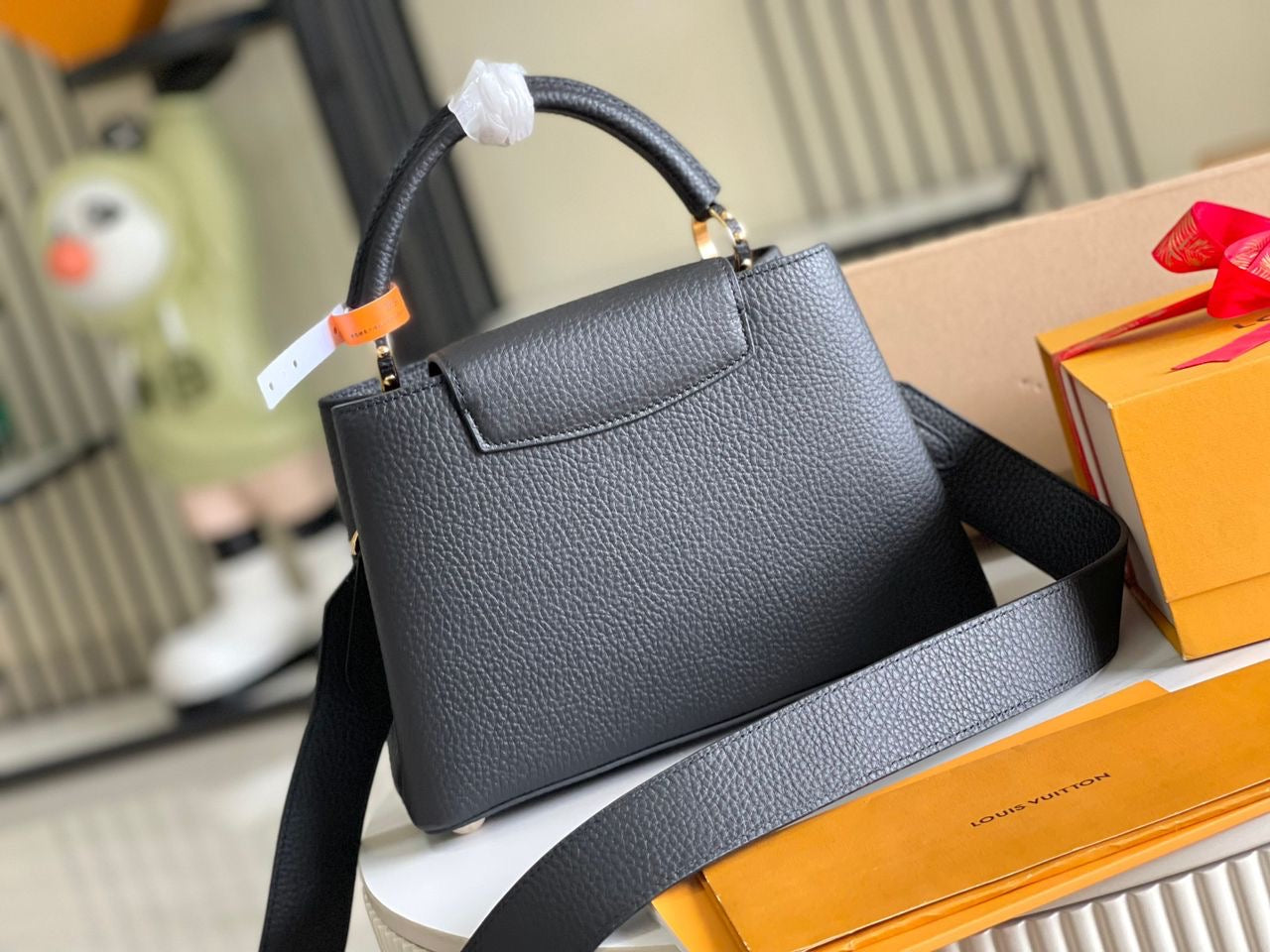 BOLSO CAPUCINES BB Louis Vuitton - Imagen 4