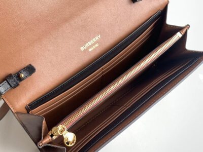 Cartera en lona ecológica con motivo de rayas y monogramas y cadena BURBERRY - KJ PLUS