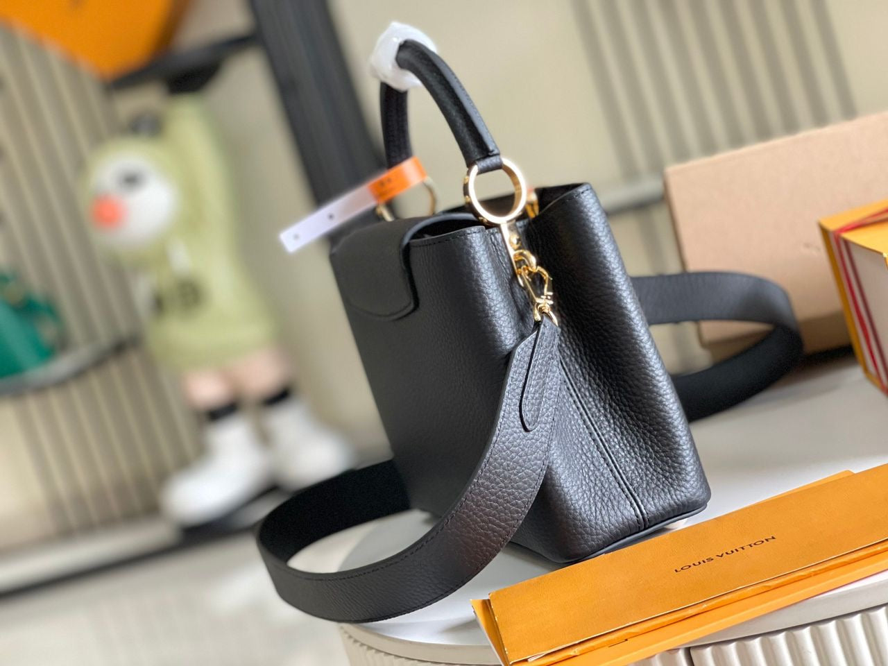 BOLSO CAPUCINES BB Louis Vuitton - Imagen 3