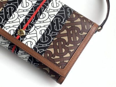 Cartera en lona ecológica con motivo de rayas y monogramas y cadena BURBERRY - KJ PLUS