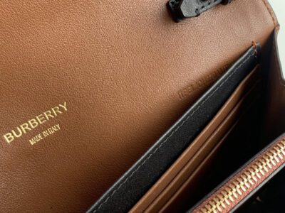 Cartera en lona ecológica con motivo de rayas y monogramas y cadena BURBERRY - KJ PLUS