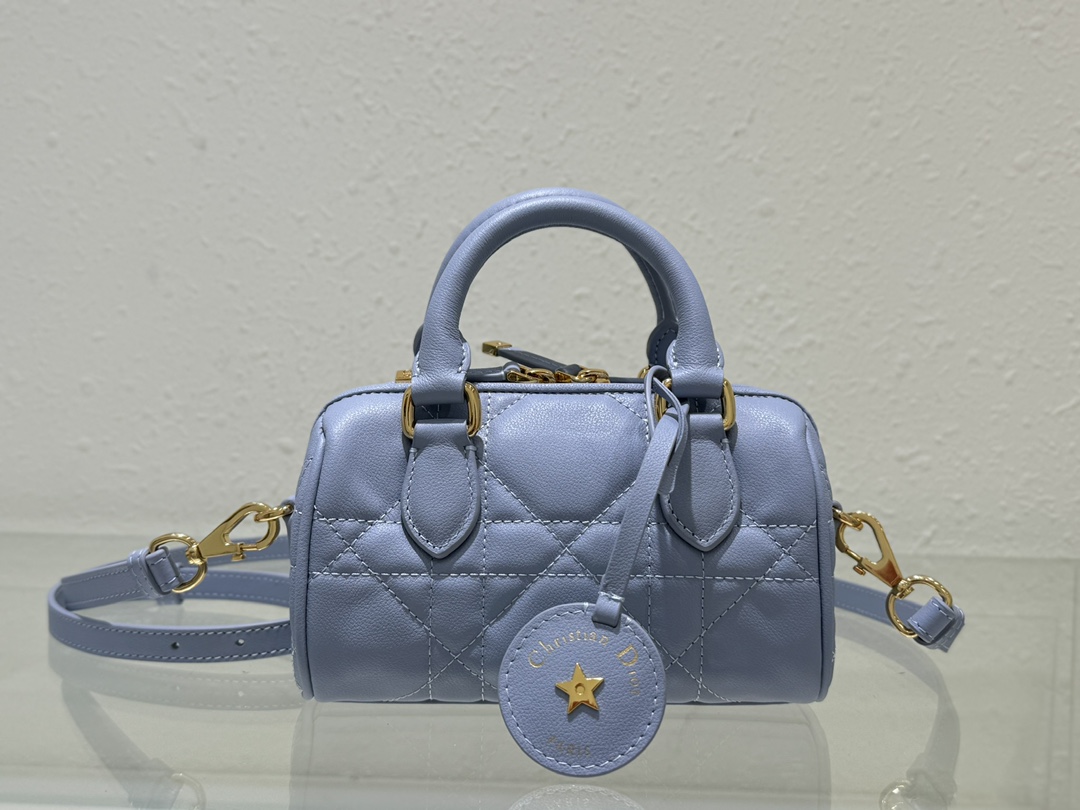 Bolso nano Dior Groove 17