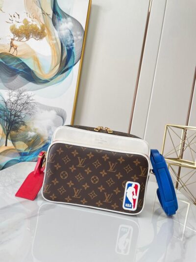 BOLSO MESSENGER LVNBA Louis Vuitton