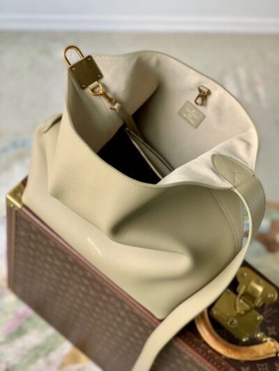 Bolso Low Key Hobo MM Louis Vuitton - Imagen 7