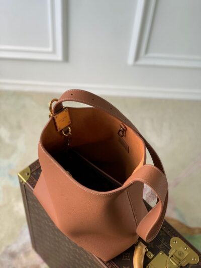 Bolso Low Key Hobo PM Louis Vuitton - Imagen 8